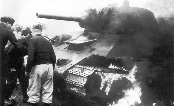 Иллюстрация к книге — Мы сгорали заживо. Смертники Великой Отечественной [i_037.jpg]