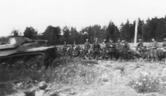 Иллюстрация к книге — Мы сгорали заживо. Смертники Великой Отечественной [i_054.jpg]