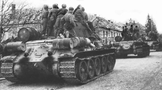 Иллюстрация к книге — Мы сгорали заживо. Смертники Великой Отечественной [i_085.jpg]