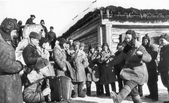 Иллюстрация к книге — Мы сгорали заживо. Смертники Великой Отечественной [i_096.jpg]