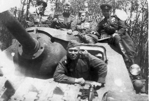 Иллюстрация к книге — Мы сгорали заживо. Смертники Великой Отечественной [i_110.jpg]