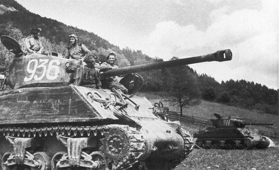 Иллюстрация к книге — Мы сгорали заживо. Смертники Великой Отечественной [i_132.jpg]