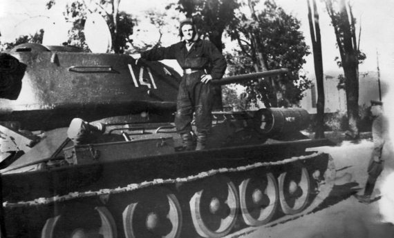 Иллюстрация к книге — Мы сгорали заживо. Смертники Великой Отечественной [i_143.jpg]