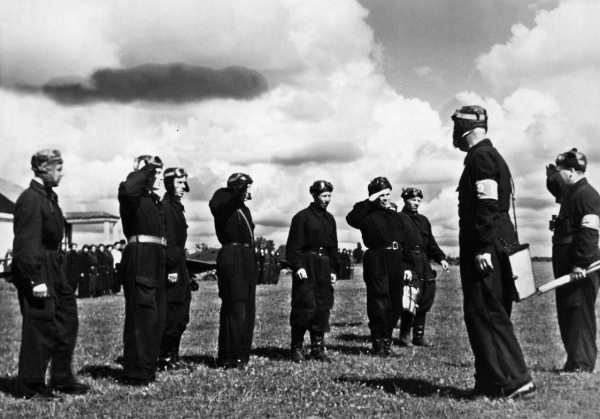 Иллюстрация к книге — Мы сгорали заживо. Смертники Великой Отечественной [i_181.jpg]