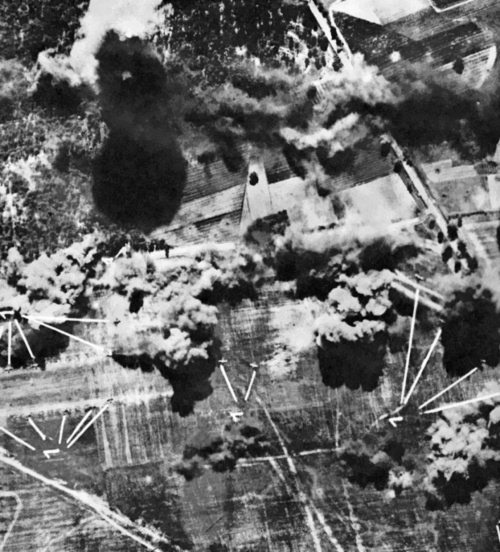 Иллюстрация к книге — Мы сгорали заживо. Смертники Великой Отечественной [i_184.jpg]