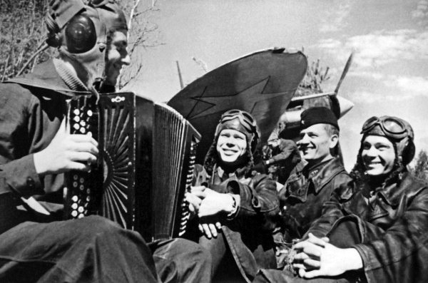 Иллюстрация к книге — Мы сгорали заживо. Смертники Великой Отечественной [i_239.jpg]