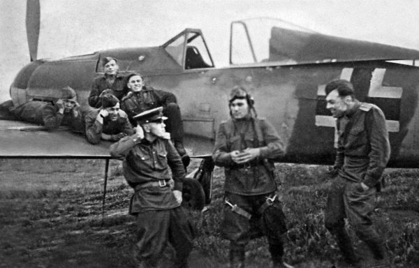 Иллюстрация к книге — Мы сгорали заживо. Смертники Великой Отечественной [i_283.jpg]