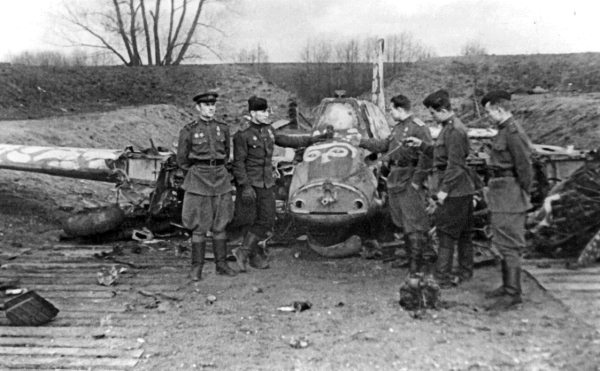 Иллюстрация к книге — Мы сгорали заживо. Смертники Великой Отечественной [i_288.jpg]