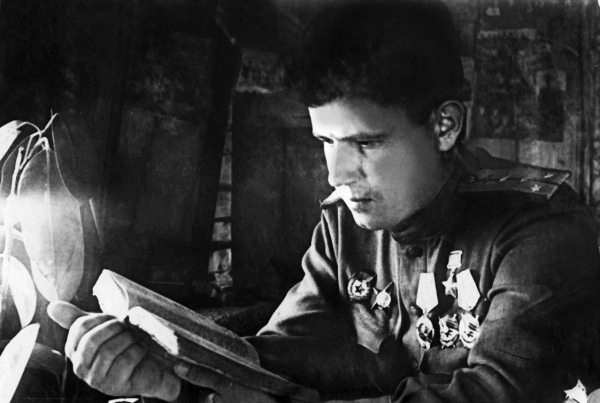 Иллюстрация к книге — Мы сгорали заживо. Смертники Великой Отечественной [i_296.jpg]