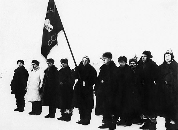 Иллюстрация к книге — Мы сгорали заживо. Смертники Великой Отечественной [i_306.jpg]