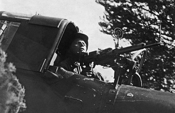 Иллюстрация к книге — Мы сгорали заживо. Смертники Великой Отечественной [i_332.jpg]