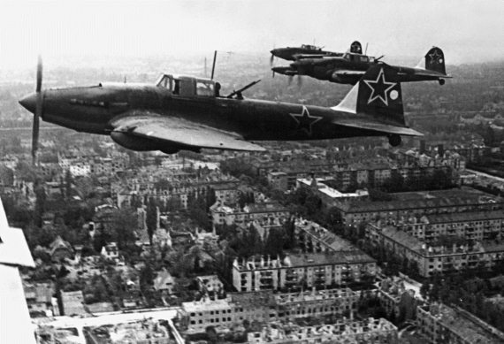 Иллюстрация к книге — Мы сгорали заживо. Смертники Великой Отечественной [i_379.jpg]