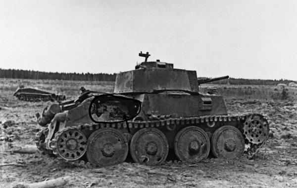 Иллюстрация к книге — Мы сгорали заживо. Смертники Великой Отечественной [i_406.jpg]