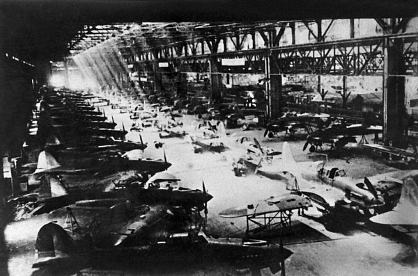 Иллюстрация к книге — Мы сгорали заживо. Смертники Великой Отечественной [i_430.jpg]