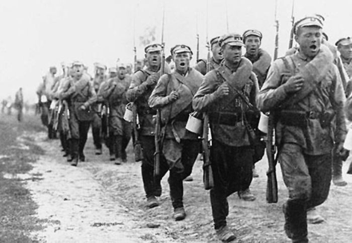 Иллюстрация к книге — Три цвета знамени. Генералы и комиссары. 1914-1921 [_22.jpg]