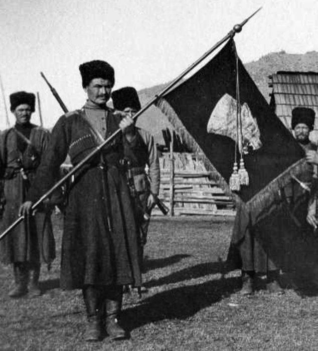 Иллюстрация к книге — Три цвета знамени. Генералы и комиссары. 1914-1921 [_32.jpg]