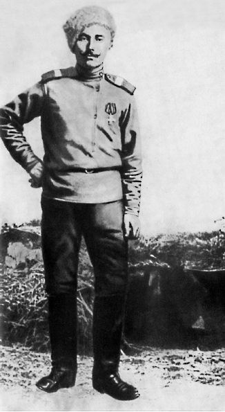 Иллюстрация к книге — Три цвета знамени. Генералы и комиссары. 1914-1921 [_35_1.jpg]