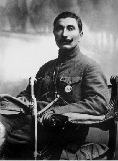 Иллюстрация к книге — Три цвета знамени. Генералы и комиссары. 1914-1921 [_36_2.jpg]