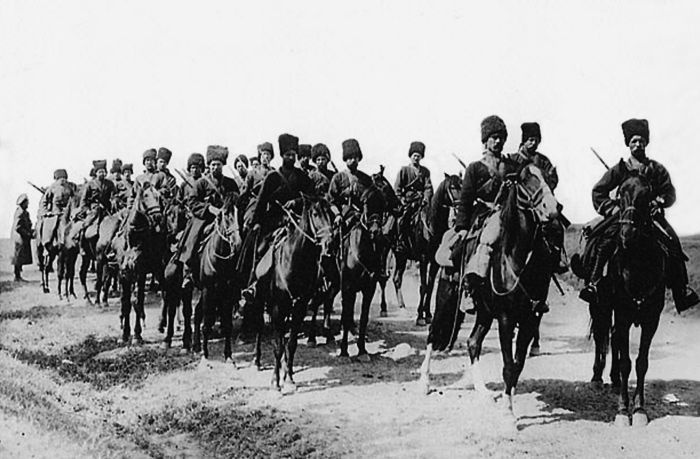 Иллюстрация к книге — Три цвета знамени. Генералы и комиссары. 1914-1921 [_39.jpg]