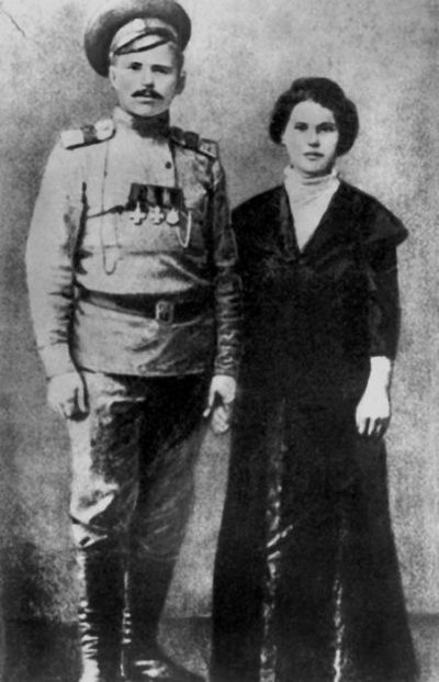 Иллюстрация к книге — Три цвета знамени. Генералы и комиссары. 1914-1921 [_42.jpg]