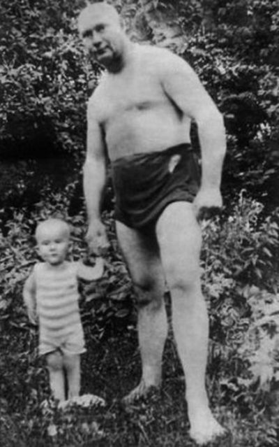 Иллюстрация к книге — Три цвета знамени. Генералы и комиссары. 1914-1921 [_48.jpg]