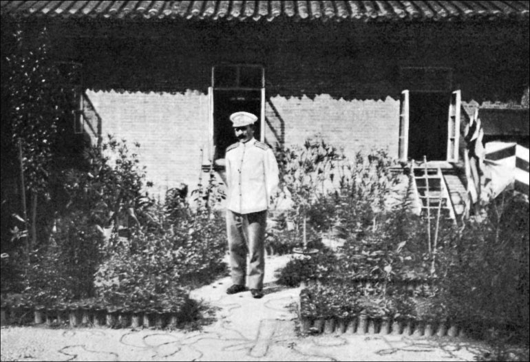 Иллюстрация к книге — 1900. Русские штурмуют Пекин [i_028.jpg]