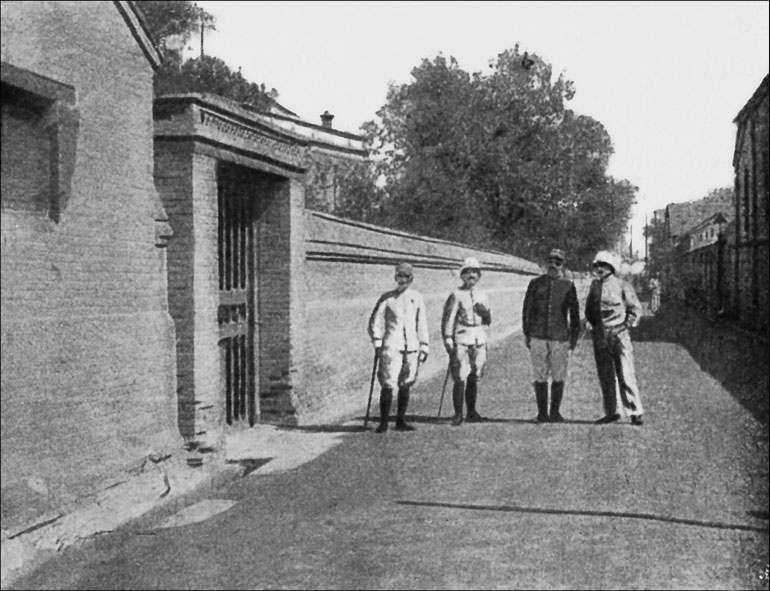 Иллюстрация к книге — 1900. Русские штурмуют Пекин [i_039.jpg]