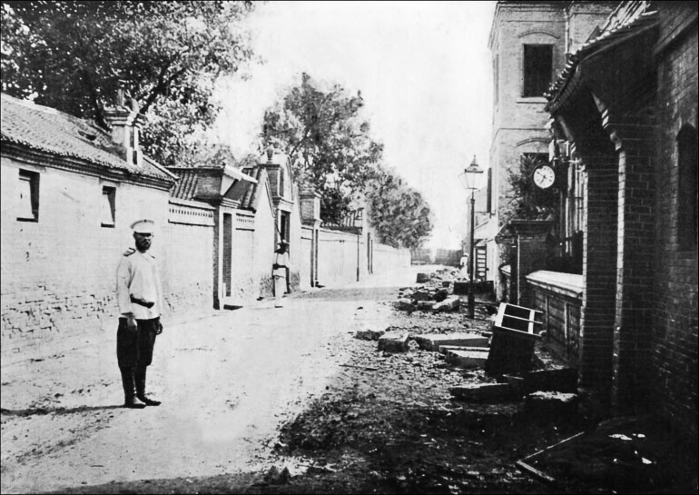 Иллюстрация к книге — 1900. Русские штурмуют Пекин [i_061.jpg]