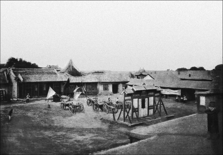 Иллюстрация к книге — 1900. Русские штурмуют Пекин [i_094.jpg]