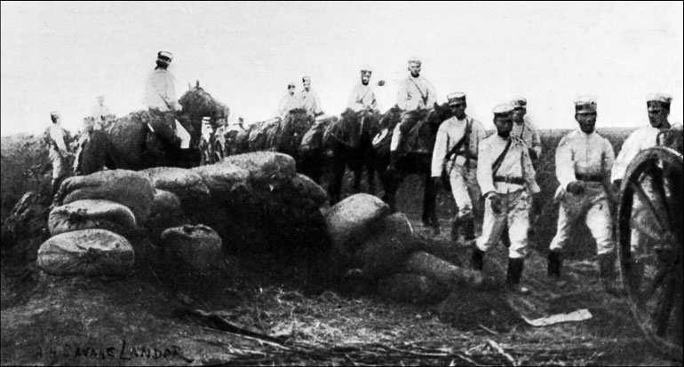 Иллюстрация к книге — 1900. Русские штурмуют Пекин [i_123.jpg]