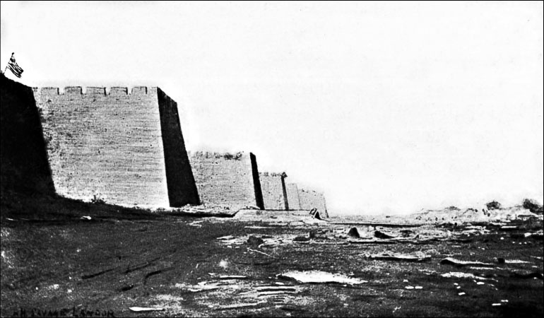 Иллюстрация к книге — 1900. Русские штурмуют Пекин [i_135.jpg]