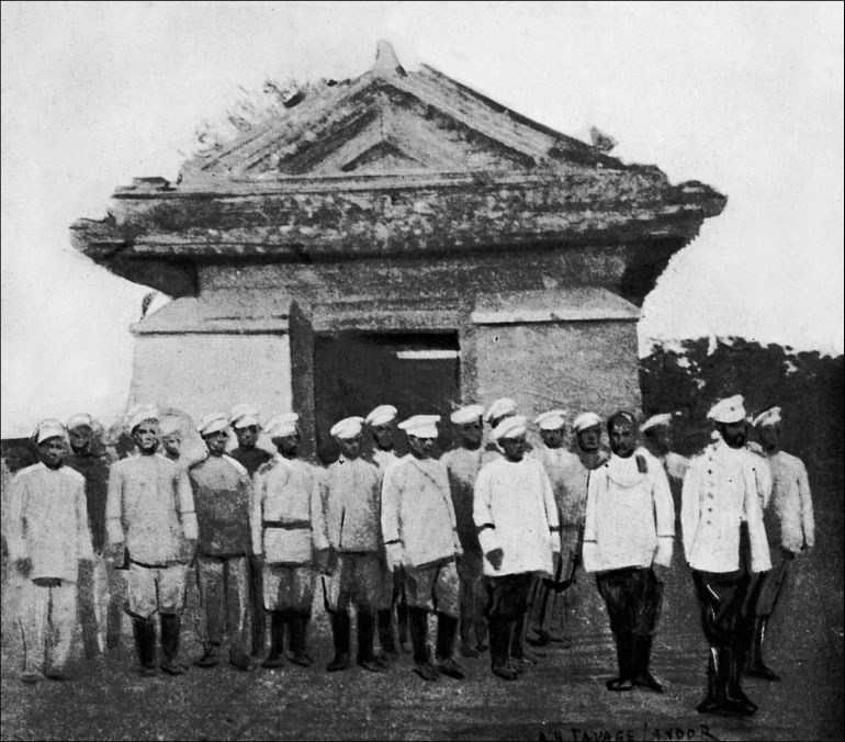 Иллюстрация к книге — 1900. Русские штурмуют Пекин [i_152.jpg]