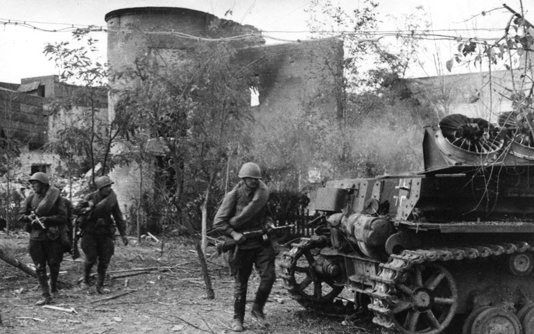 Иллюстрация к книге — Сталинградское побоище. «За Волгой для нас земли нет!» [i_089.jpg]