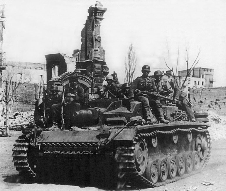 Иллюстрация к книге — Сталинградское побоище. «За Волгой для нас земли нет!» [i_120.jpg]