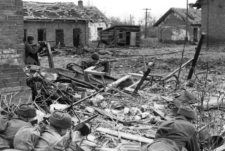 Иллюстрация к книге — Сталинградское побоище. «За Волгой для нас земли нет!» [i_135.jpg]