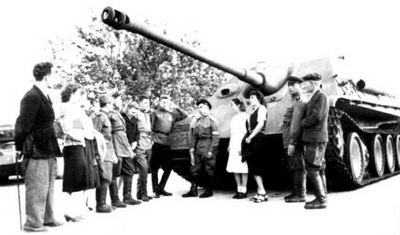 Иллюстрация к книге — «Пантера». Стальная кошка Панцерваффе [pic_103.jpg]