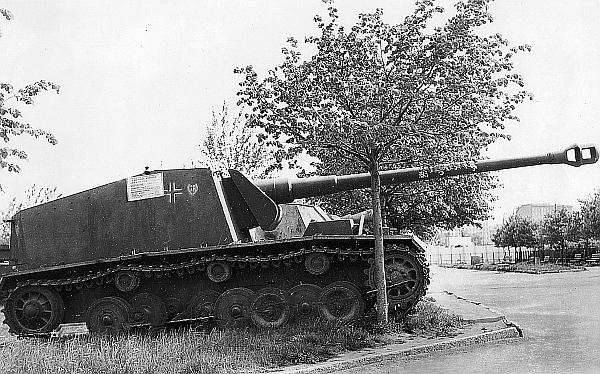 Иллюстрация к книге — «ЯгдТИГР» и другие истребители танков [_06.jpg]