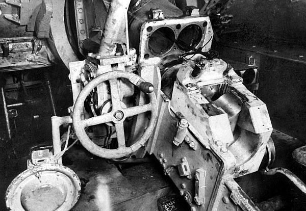 Иллюстрация к книге — «ЯгдТИГР» и другие истребители танков [_100.jpg]