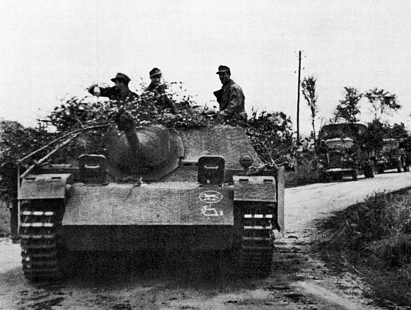 Иллюстрация к книге — «ЯгдТИГР» и другие истребители танков [_113.jpg]