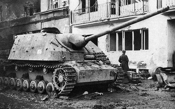 Иллюстрация к книге — «ЯгдТИГР» и другие истребители танков [_118.jpg]