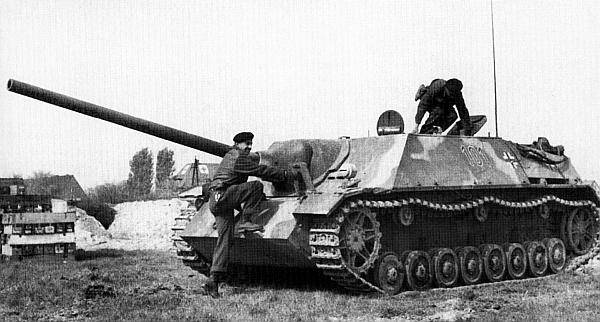 Иллюстрация к книге — «ЯгдТИГР» и другие истребители танков [_119.jpg]