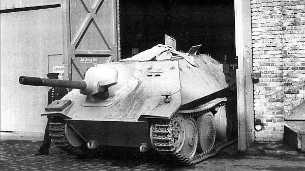 Иллюстрация к книге — «ЯгдТИГР» и другие истребители танков [_121.jpg]