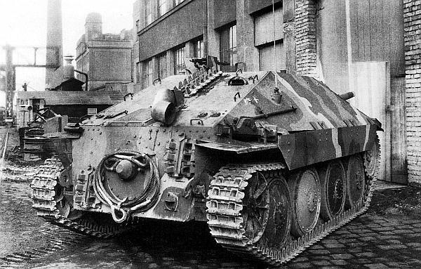 Иллюстрация к книге — «ЯгдТИГР» и другие истребители танков [_130.jpg]