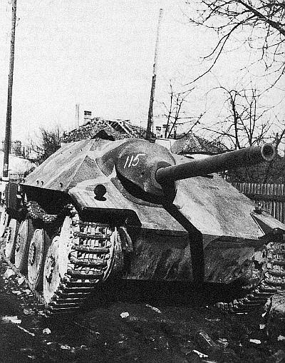 Иллюстрация к книге — «ЯгдТИГР» и другие истребители танков [_137.jpg]