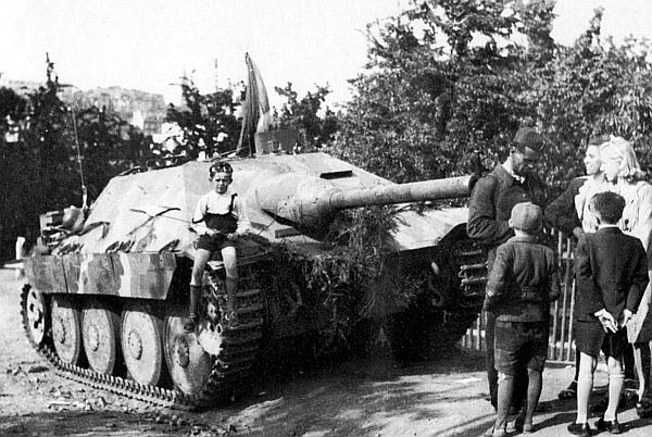 Иллюстрация к книге — «ЯгдТИГР» и другие истребители танков [_139.jpg]