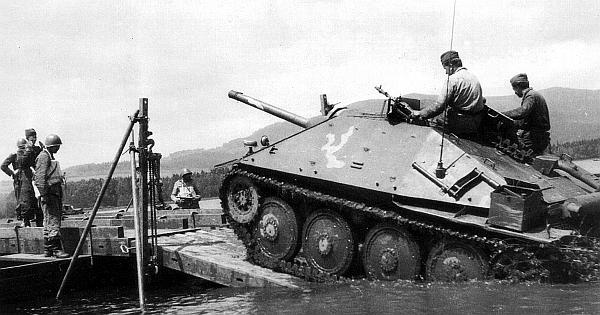 Иллюстрация к книге — «ЯгдТИГР» и другие истребители танков [_140.jpg]