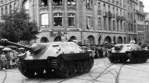 Иллюстрация к книге — «ЯгдТИГР» и другие истребители танков [_141.jpg]