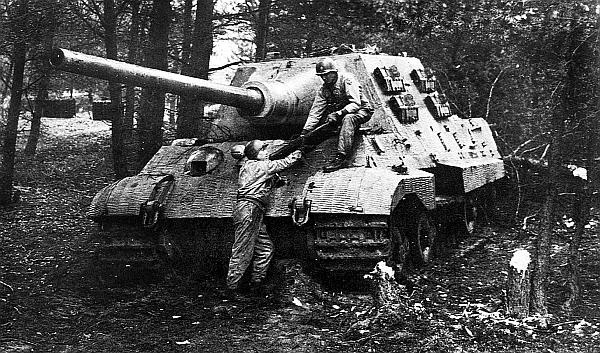 Иллюстрация к книге — «ЯгдТИГР» и другие истребители танков [_38.jpg]