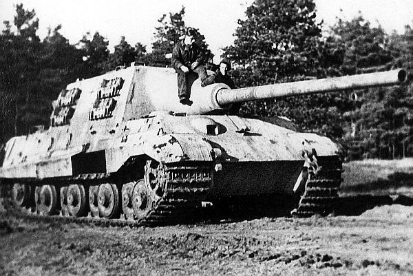 Иллюстрация к книге — «ЯгдТИГР» и другие истребители танков [_39.jpg]