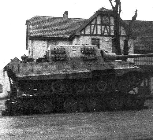 Иллюстрация к книге — «ЯгдТИГР» и другие истребители танков [_41.jpg]